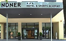 Lindner Hotel Frankfurt Sportpark, Part Of Jdv By Hyatt Francfort-sur-le-Main Exterior photo